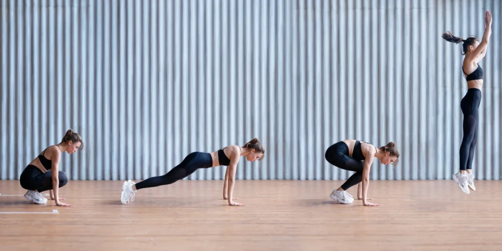 Burpee: o que é, benefícios e como fazer corretamente. Mulher em forma fazendo um exercício de burpee. Treinamento de resistência. Instruções passo a passo Burpee.