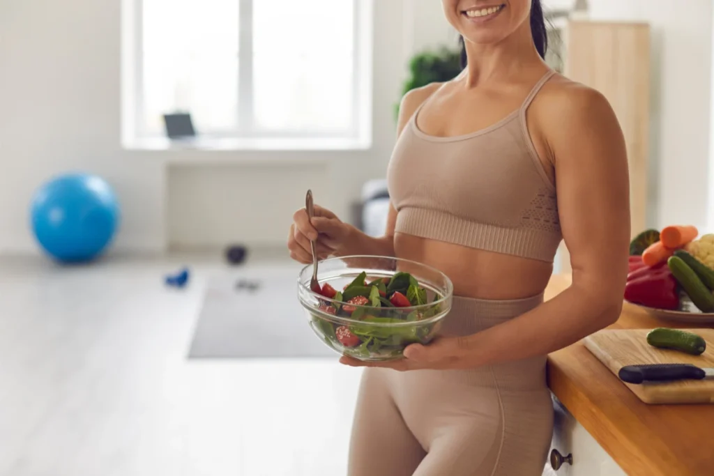 Dieta Metabólica: O Que É, Como Fazer e Cardápio. Estilo de vida saudável com dieta metabólica - pessoa ativa.
