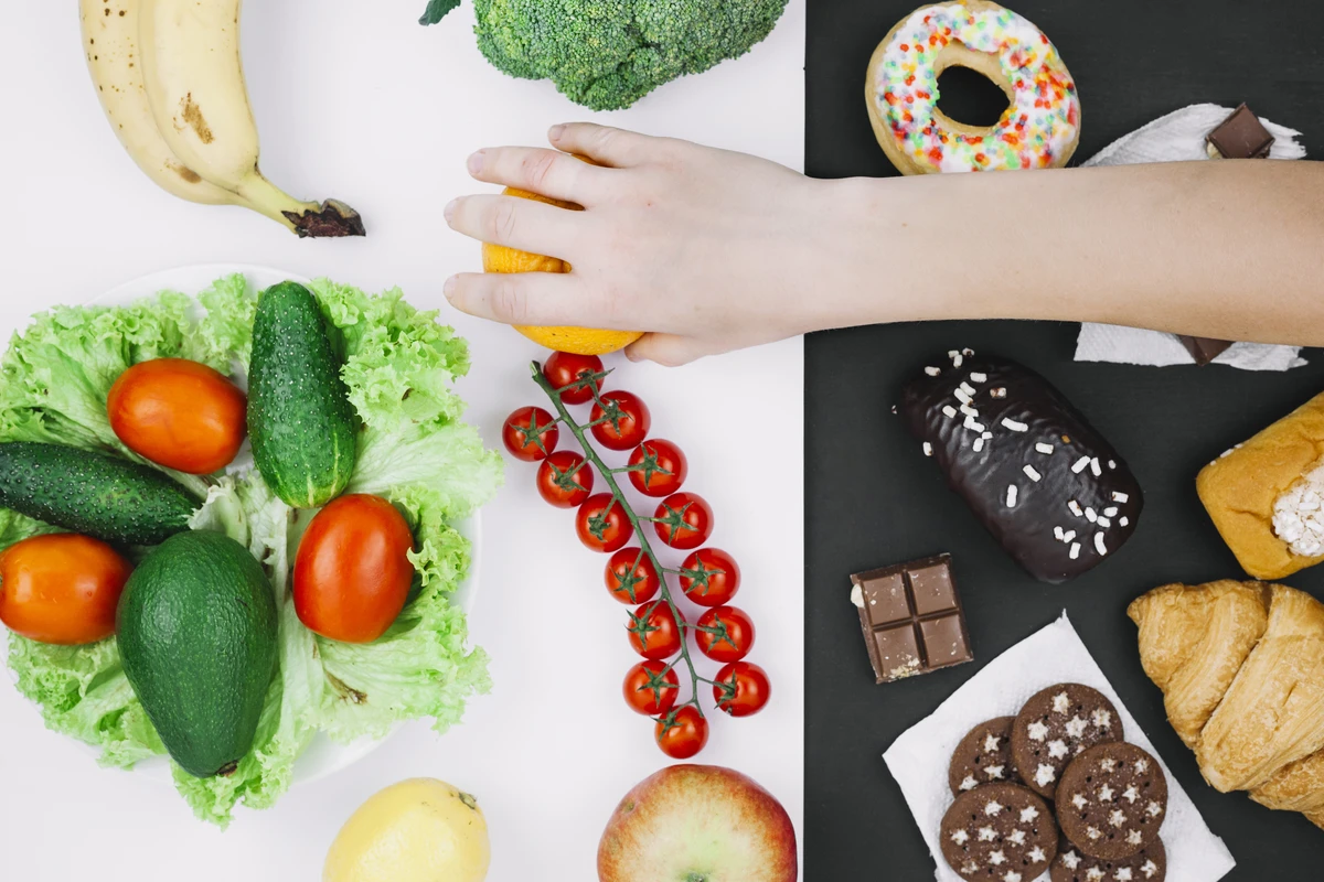 Comparação visual entre banha de porco ou óleo de soja e outros alimentos saudáveis versus não saudáveis dispostos lado a ...